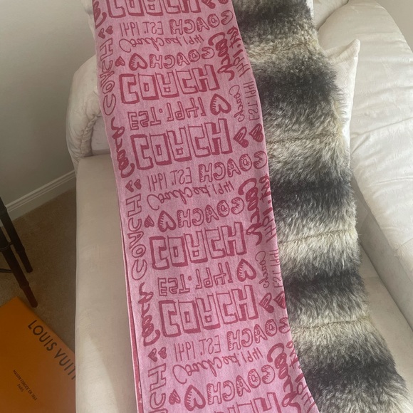 Coach Poppy Scarf - Picture 1 of 4